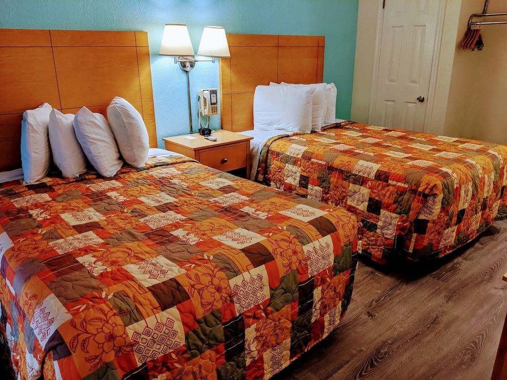 Rodeway Inn And Suites 32/71