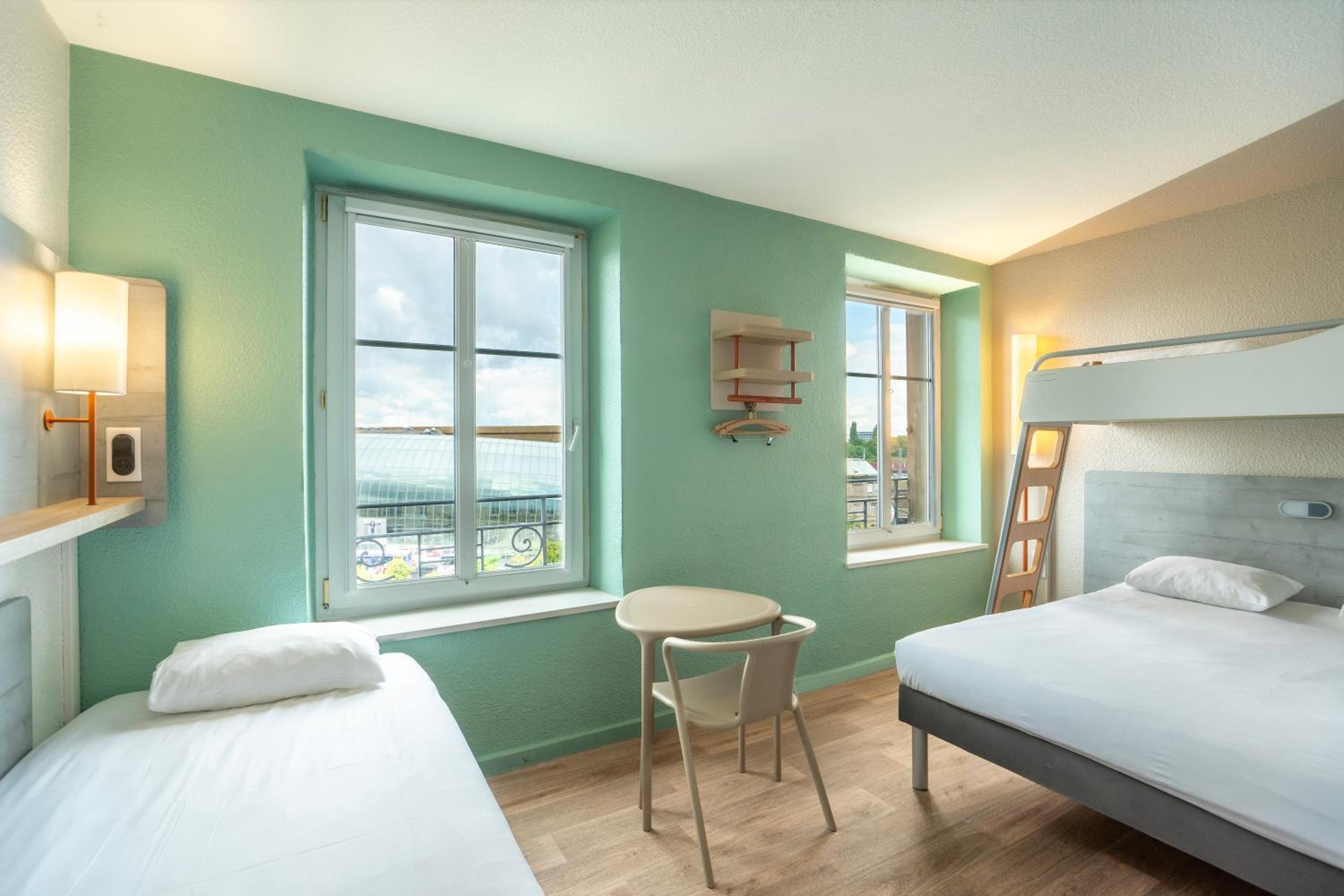 Family, Single and Bunk Bed, Queen Bed