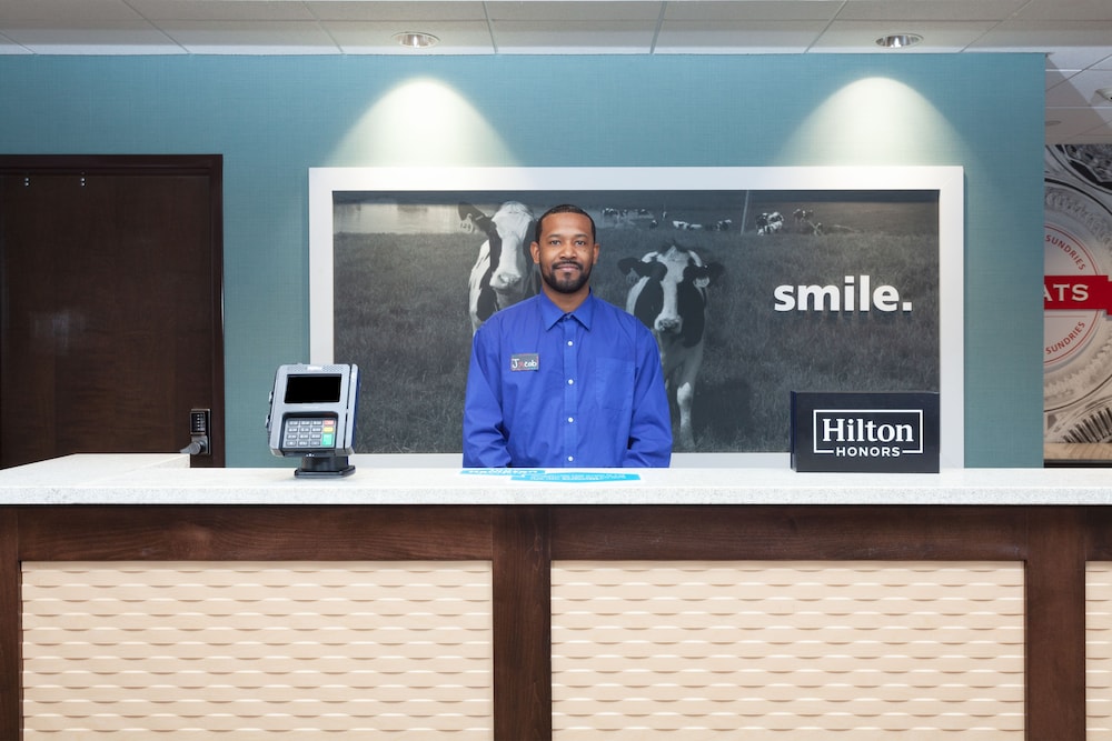 Hampton Inn Suites Deland 7/77