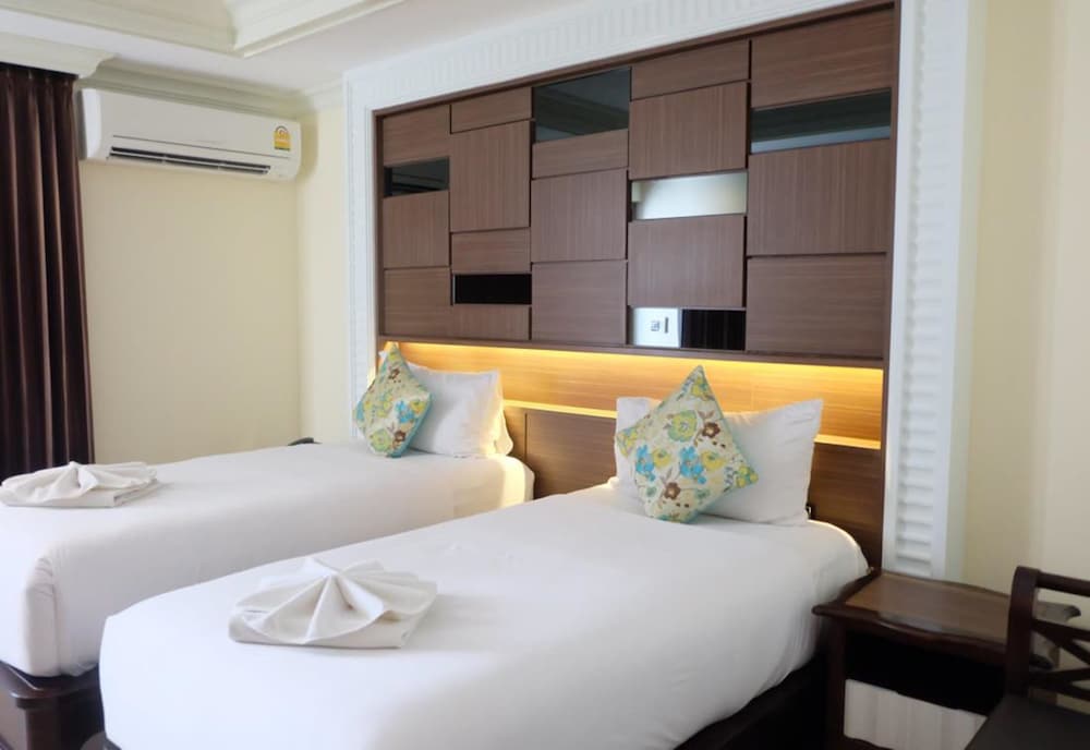 PREMIER, TWIN BEDS, CITY VIEW