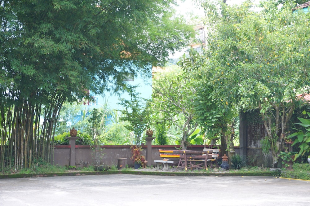 Ploenjai Hotel Ranong 7/48