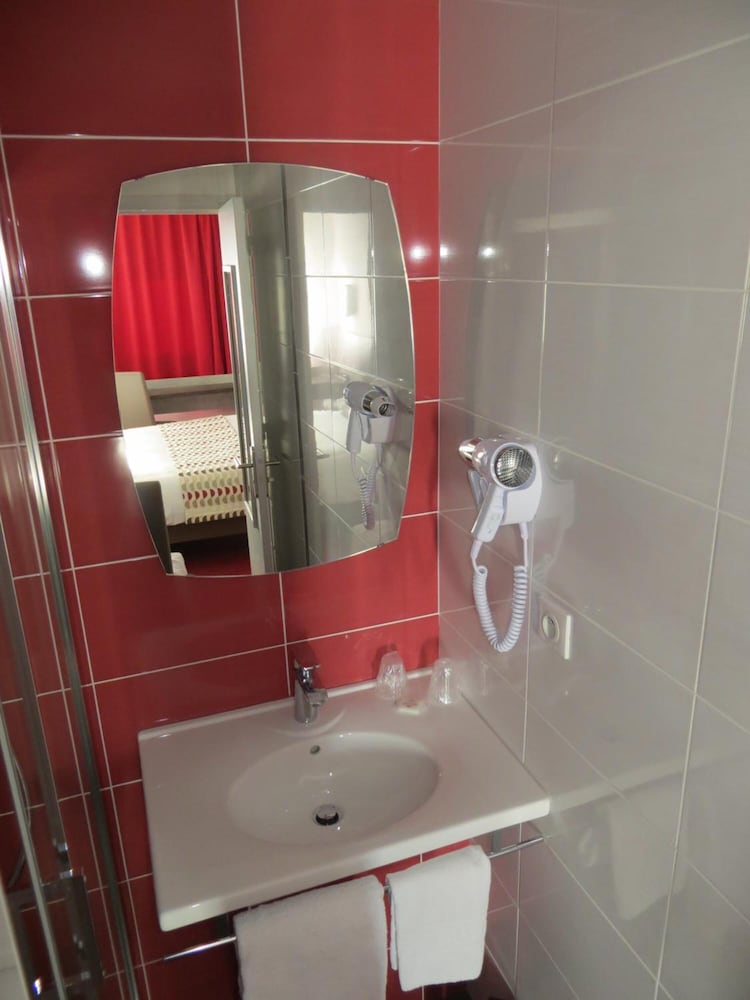 Brit Hotel Hermes 42/42