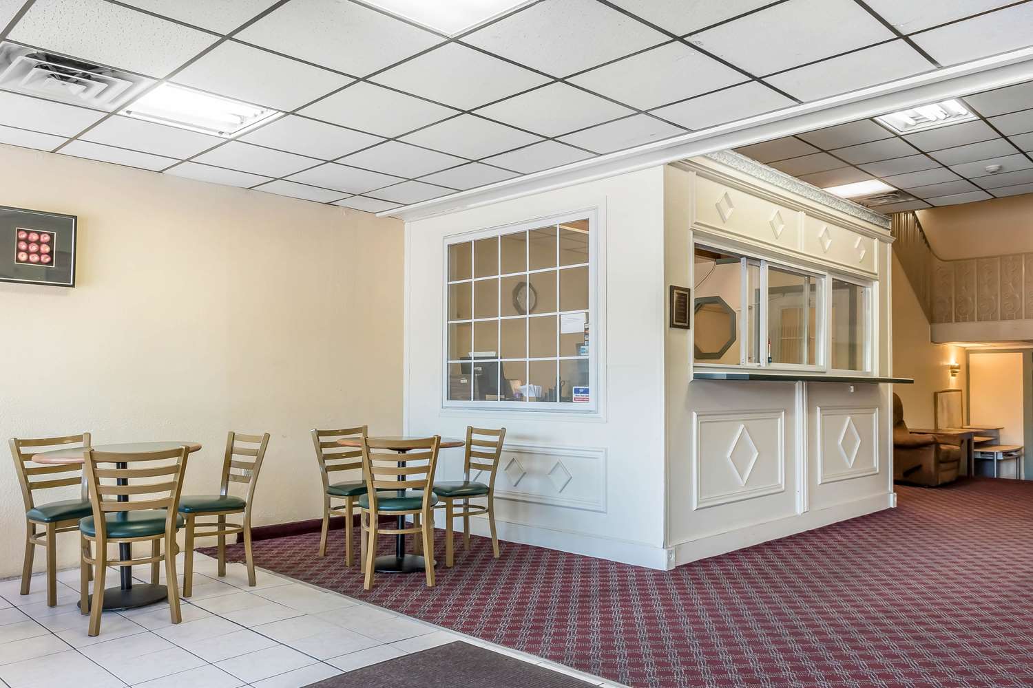 Econo Lodge Airport Reading PA 25/37
