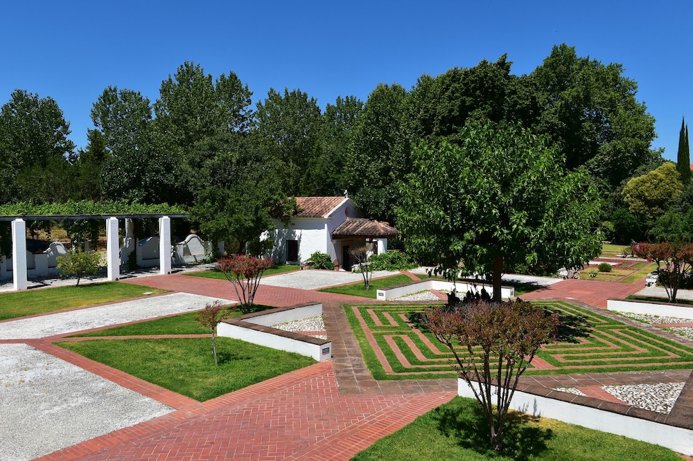 Pousada Convento De Vila Vicosa Historic Hotel in VILA VICOSA