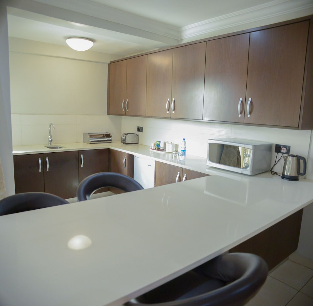 Leola Suites 26/37