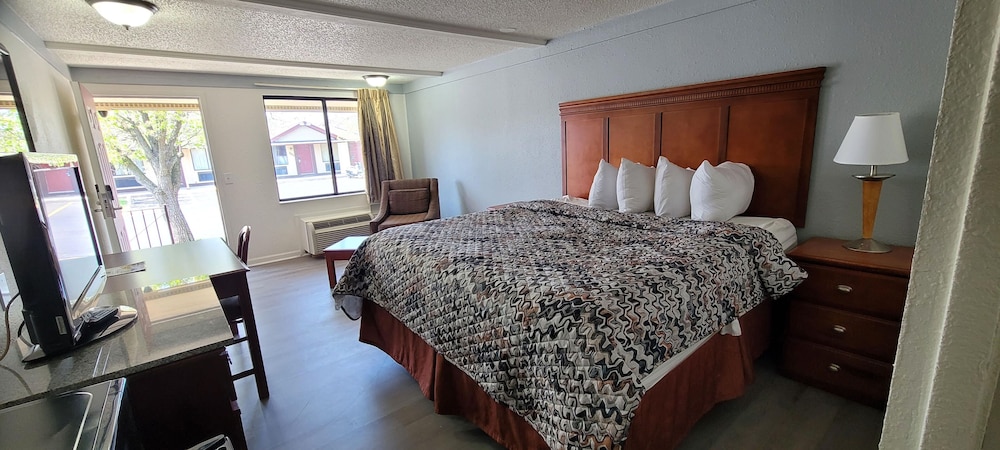 غرفة قياسية بسرير كينج، Rodeway Inn Auburn Hills - Detroit 2/10