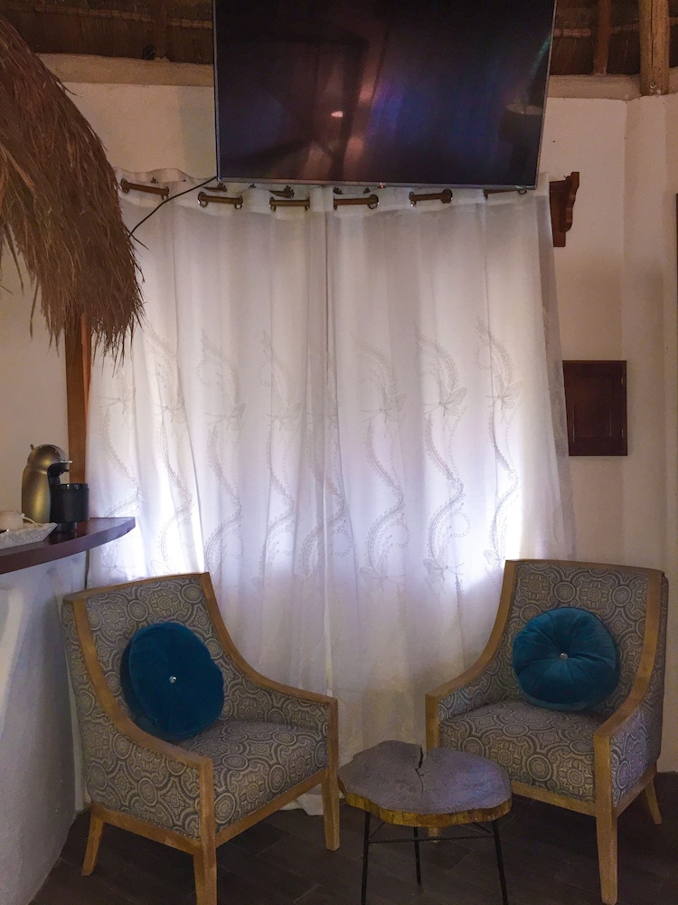 Toto Blue Hotel Boutique 48/72