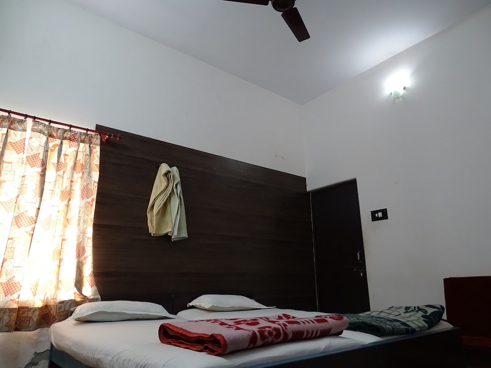 Teerth Guest House 17/64
