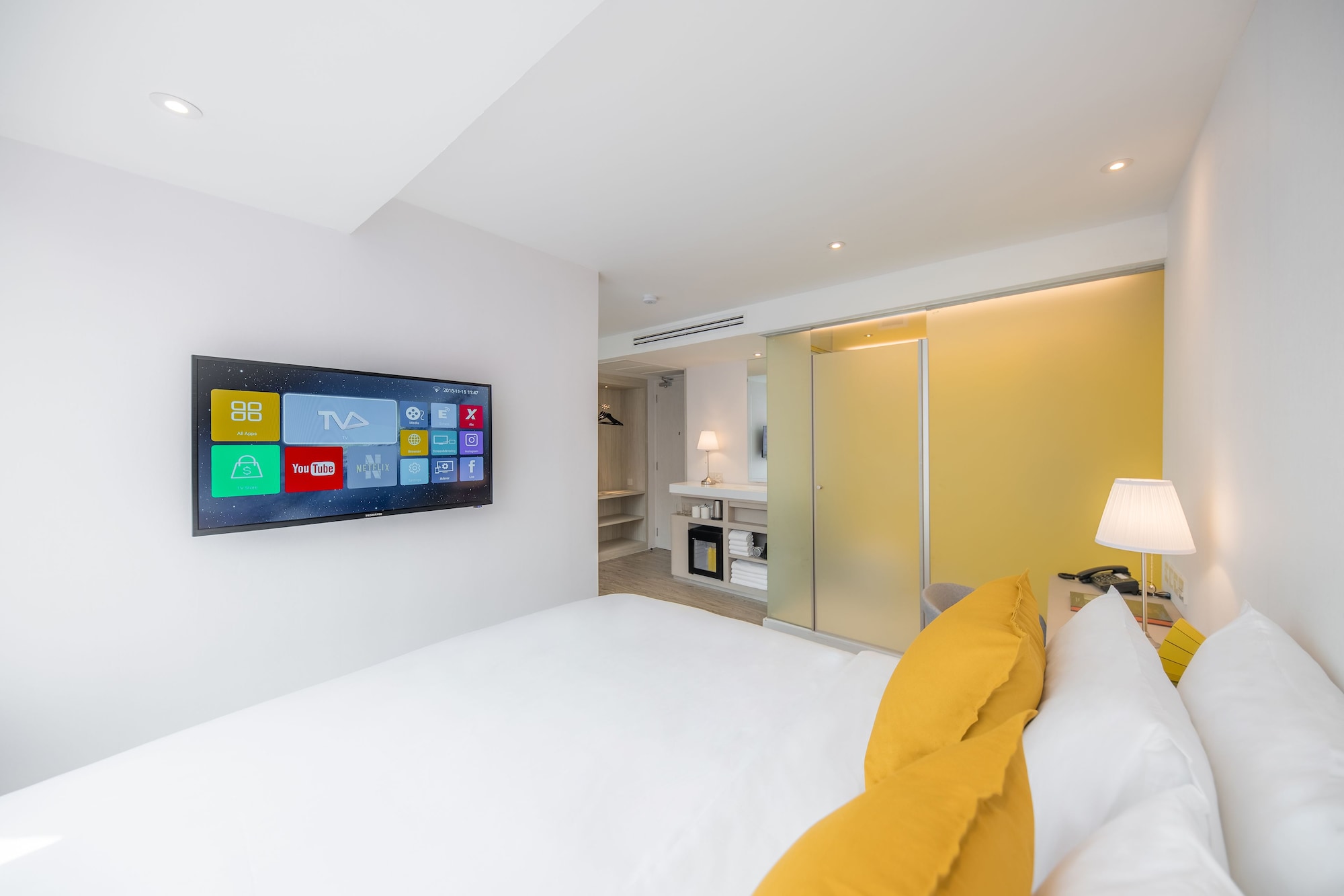 FAMILY, TWIN BEDS