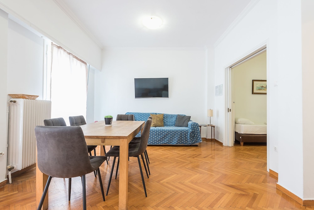 Victoria Sun Apartments 14/15