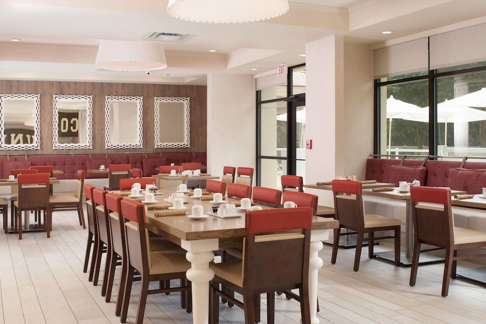 Delta Hotels By Marriott Orlando Lake Buena Vista 46/57