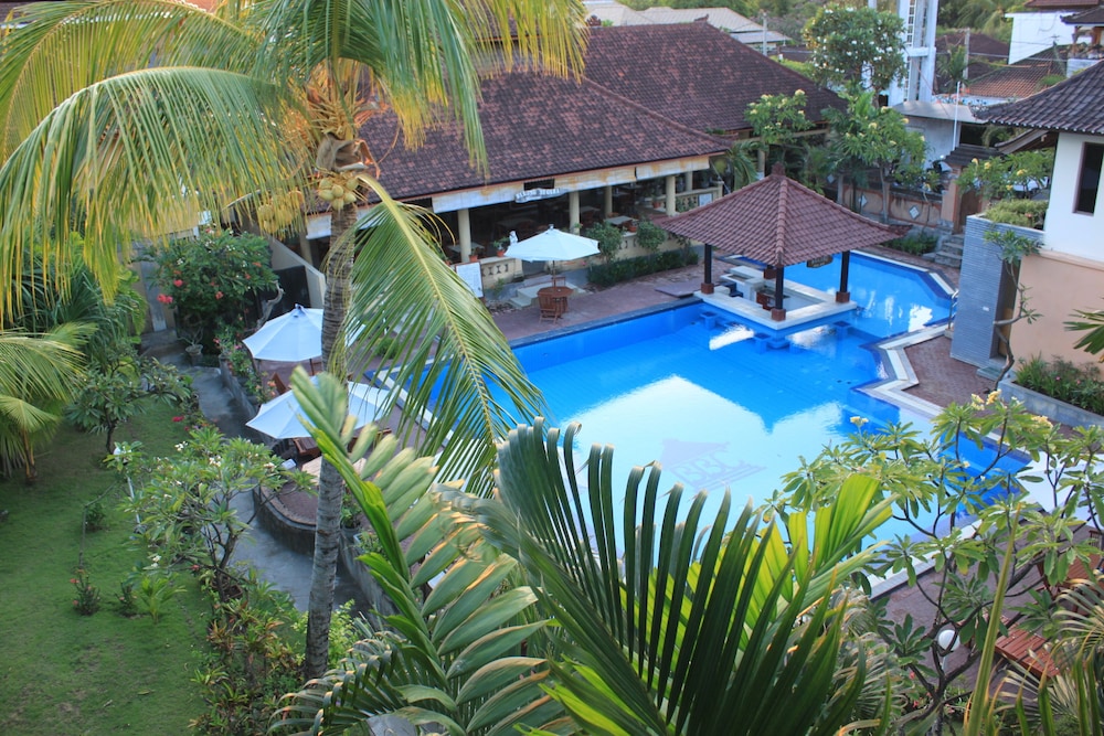 Bakungs Beach Hotel 30/38