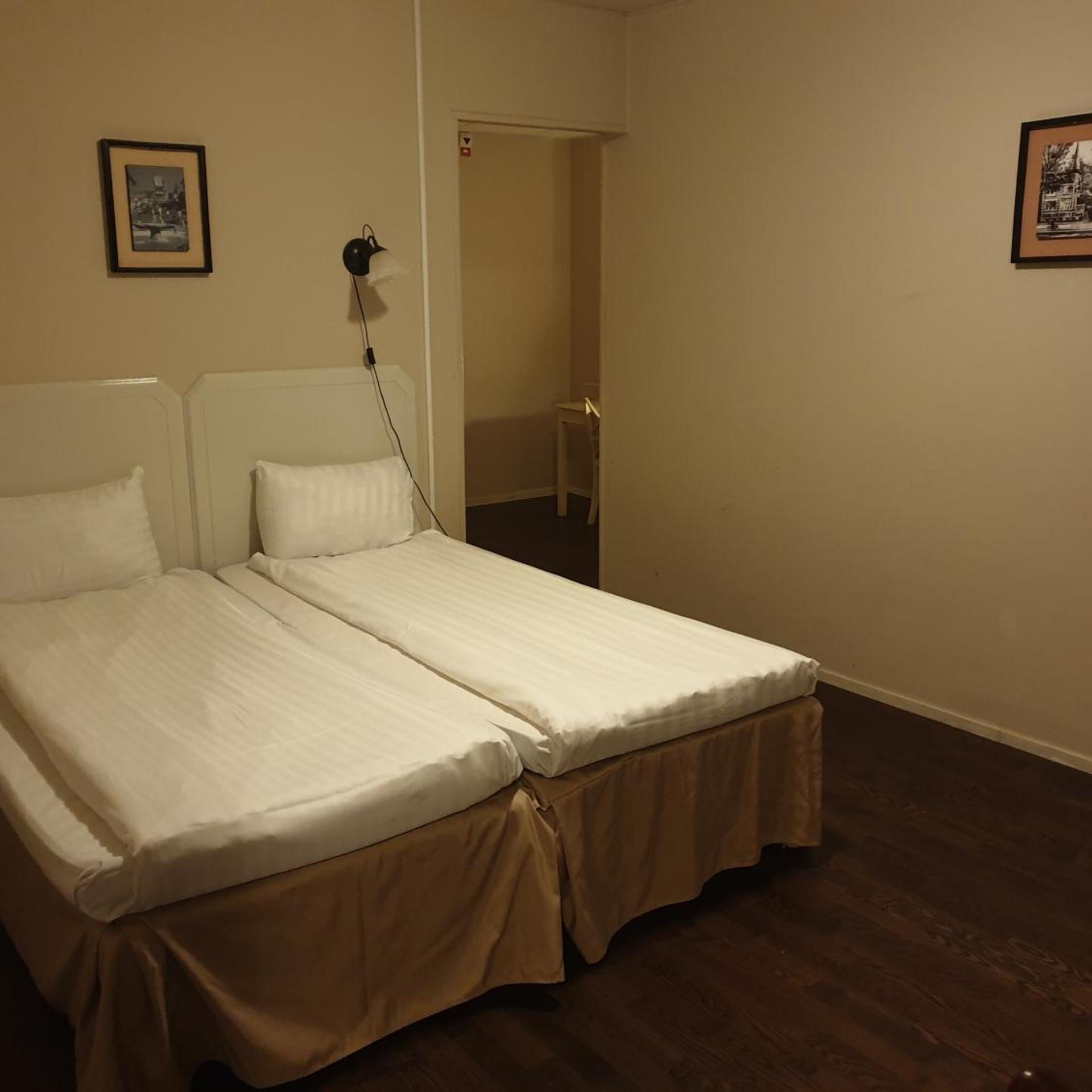 Room, Double Bed, No Window