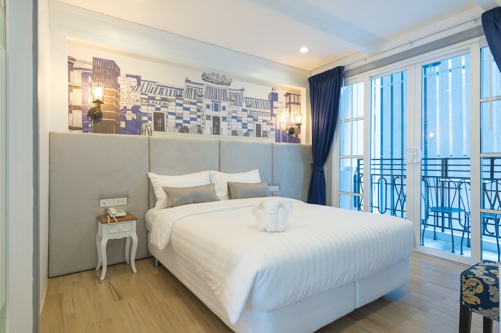 White Ivory Bed Breakfast 14/25