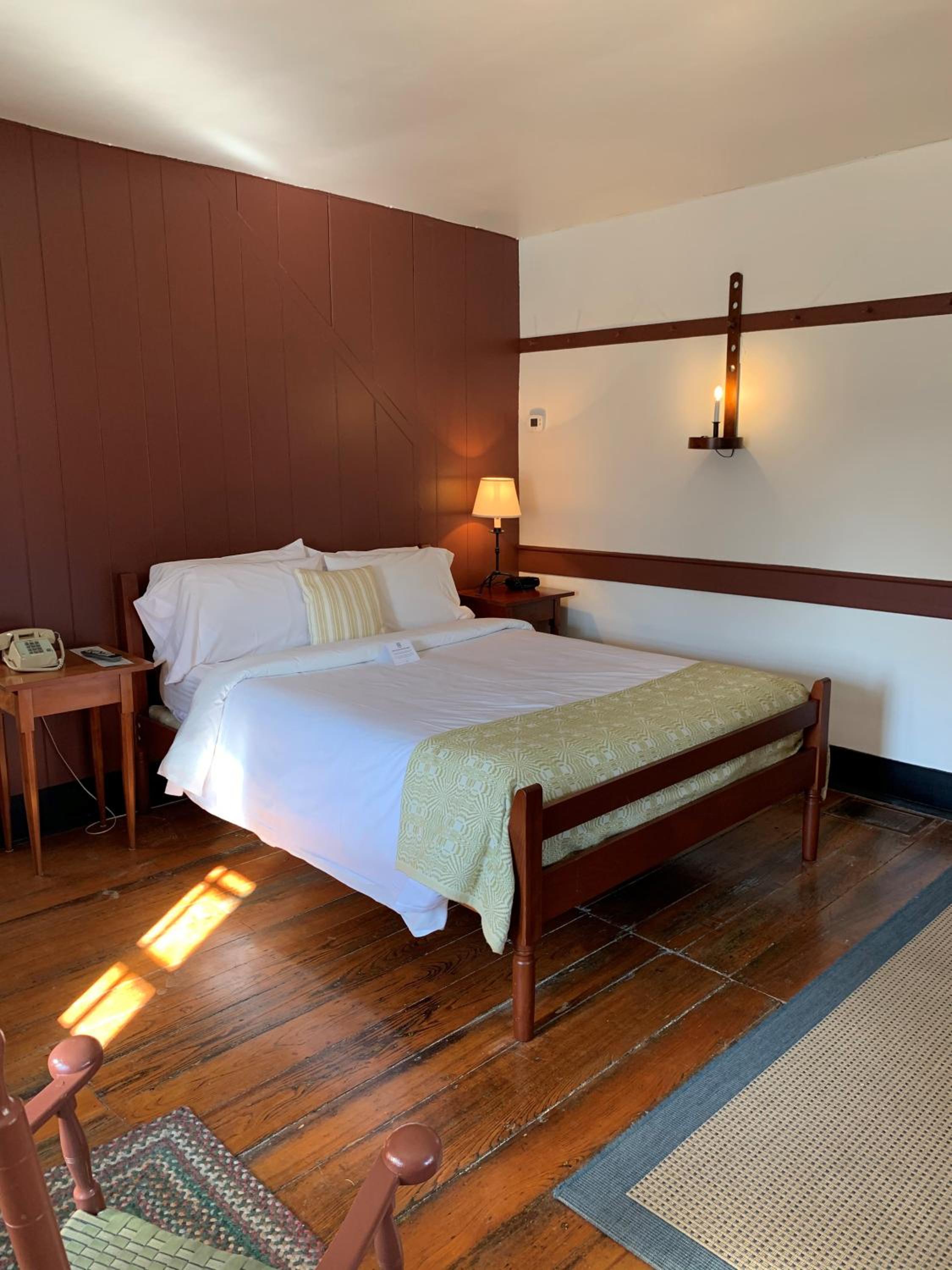 Old Stone, Queen Bed