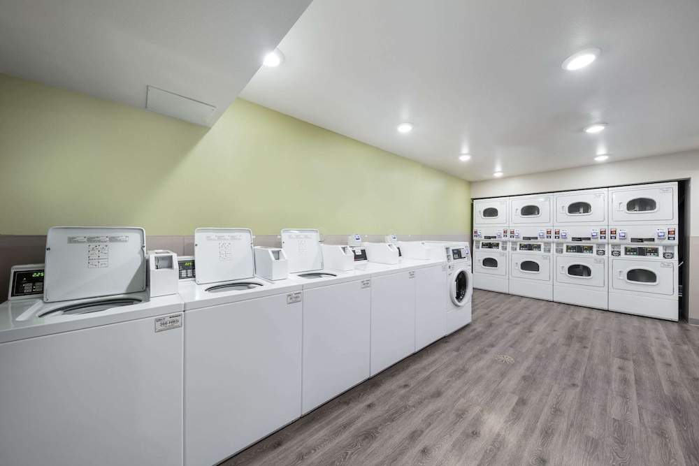 WoodSpring Suites Dallas Plano Central Legacy Drive 19/29