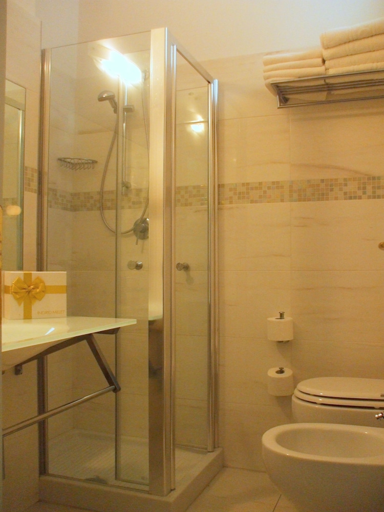 Elite Hotel 15/51