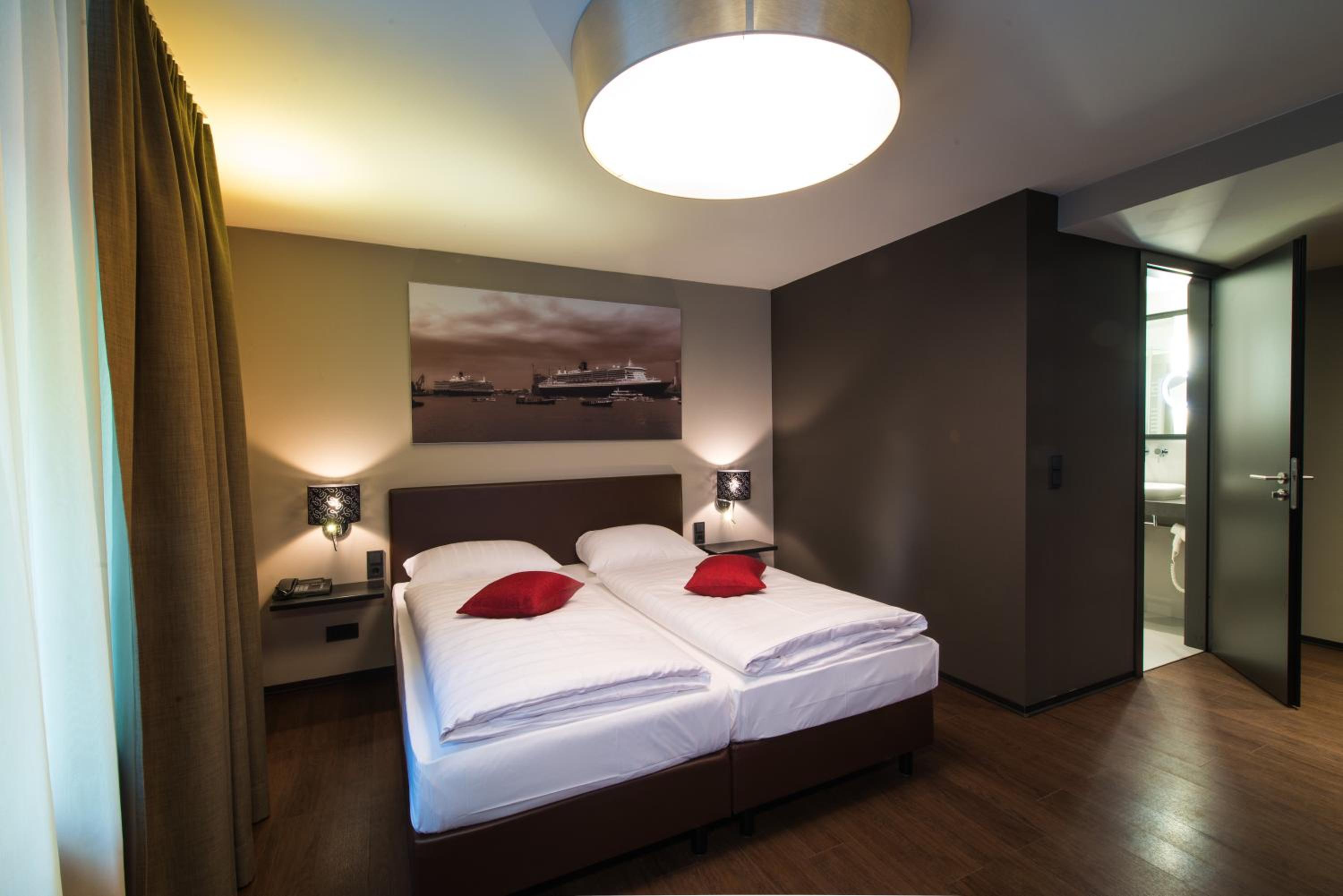 Basement, King Bed