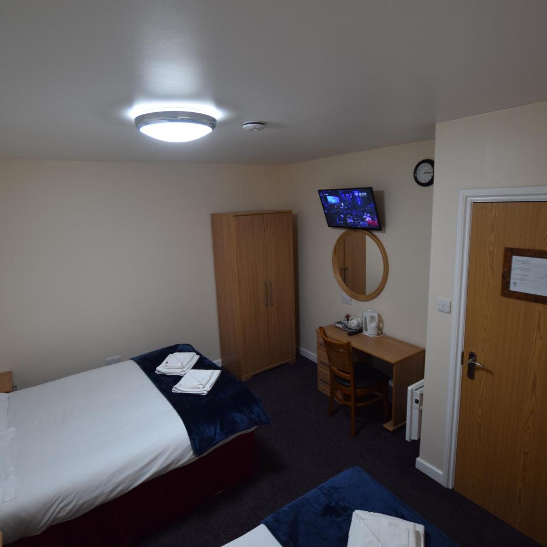 Room, Double Bed, Shared Bathroom, Woodlands Lodge Ilford 3/7