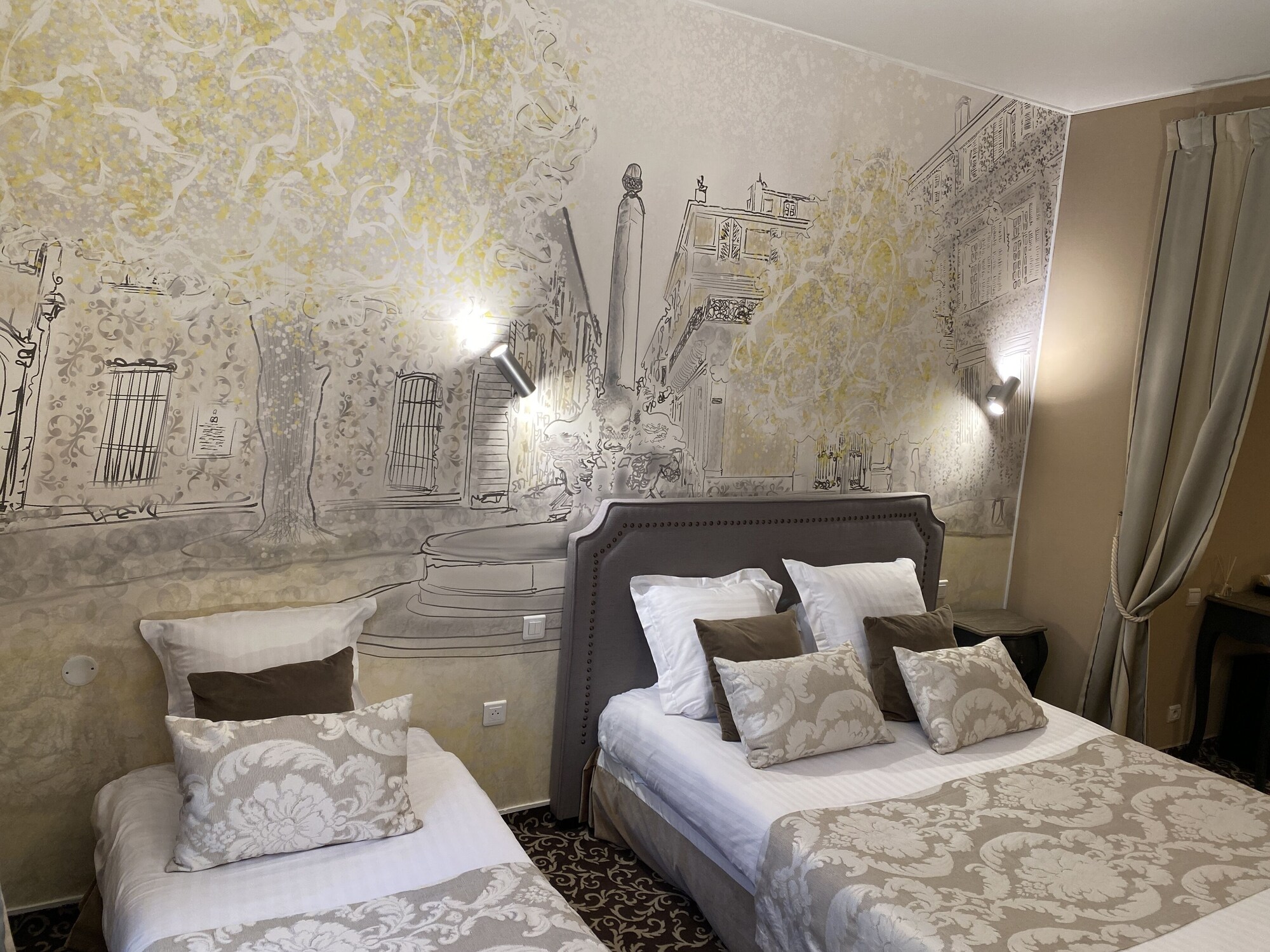DELUXE, DOUBLE BED