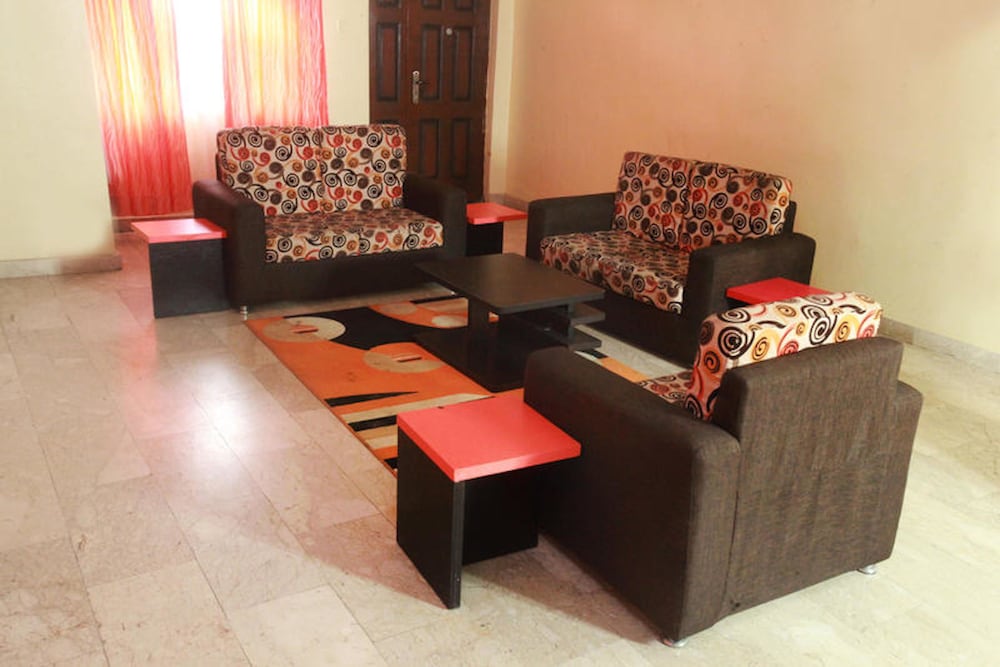 Carleton Hotel & Suites 19/29