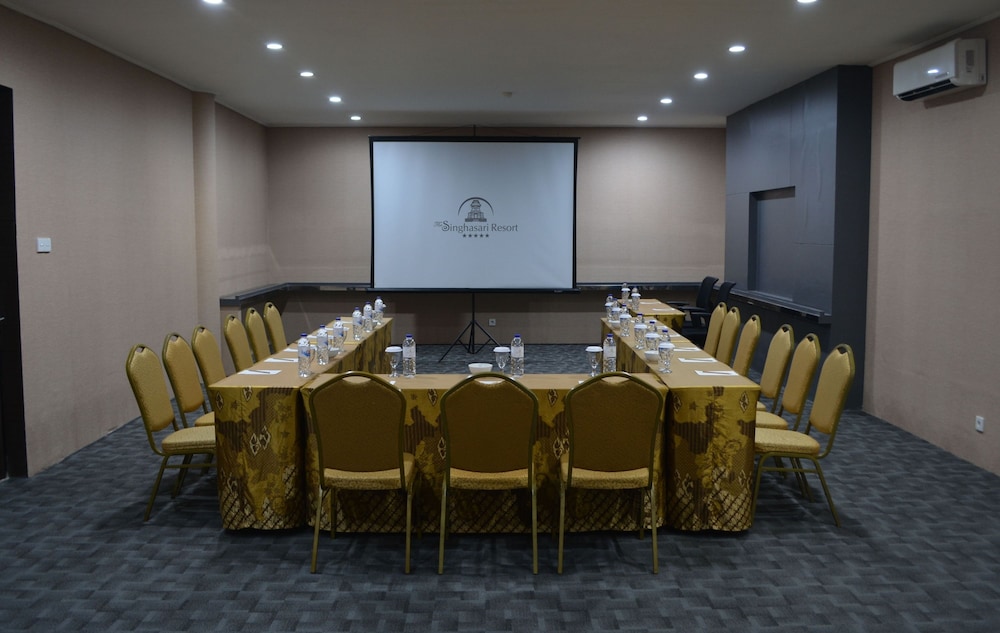 The Singhasari Resort 66/77