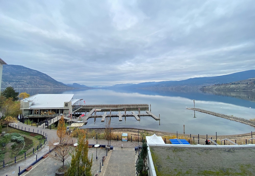 Penticton Lakeside Resort 54/58