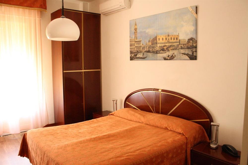 Hotel Verdi 8/18