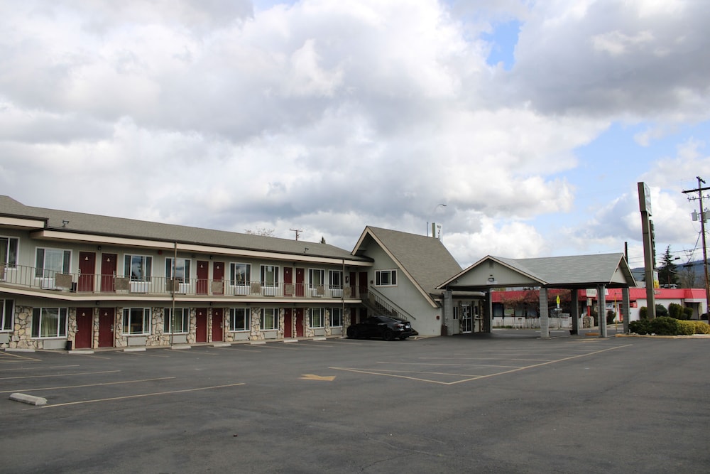 Tiki Lodge Motel 5/49