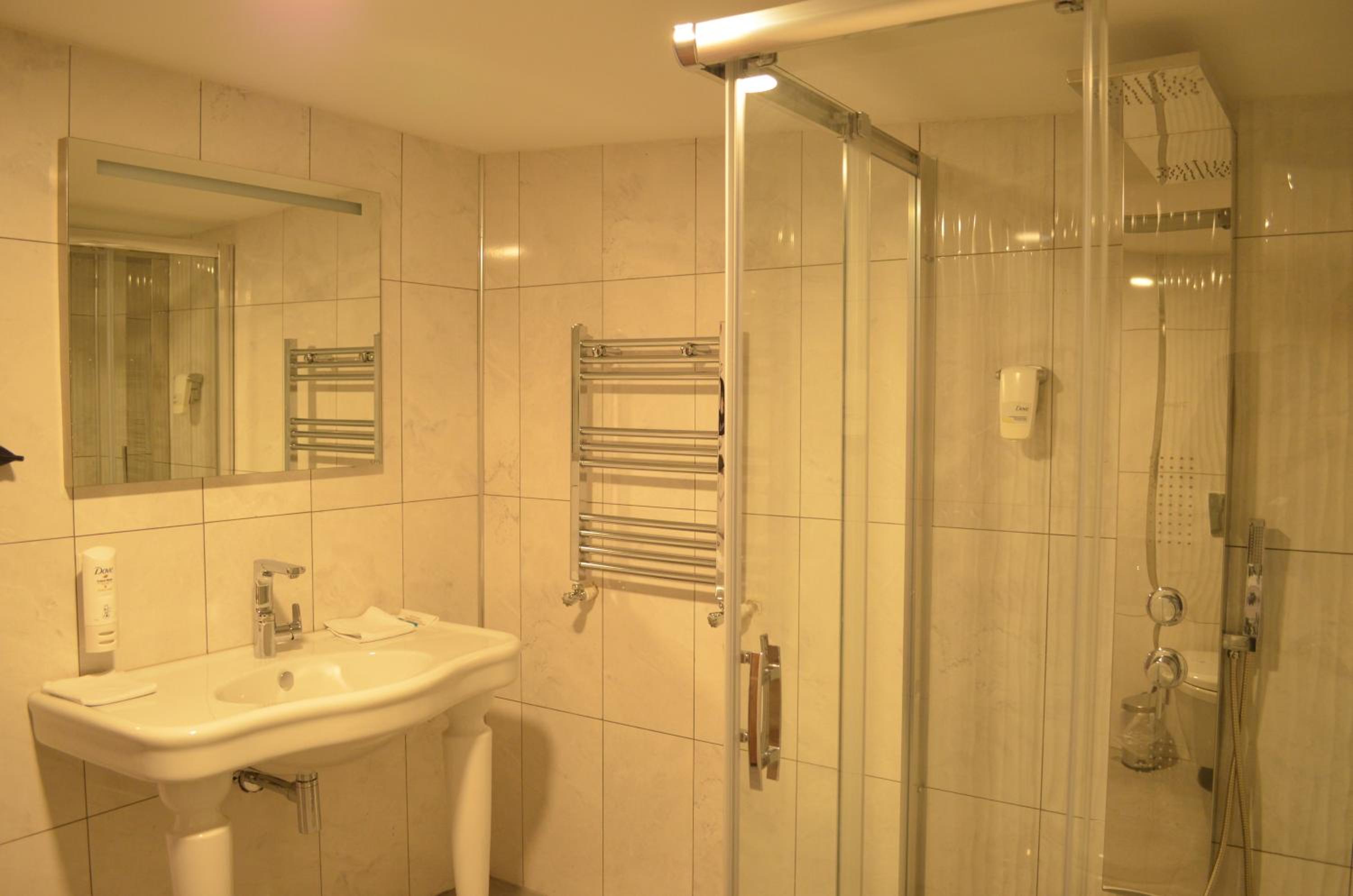 Senler Hotel 48/50