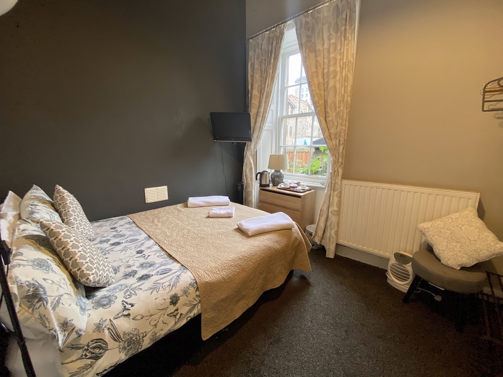 16 PILRIG GUEST HOUSE 49/60