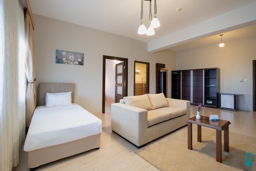 Koru Hotel 12/21
