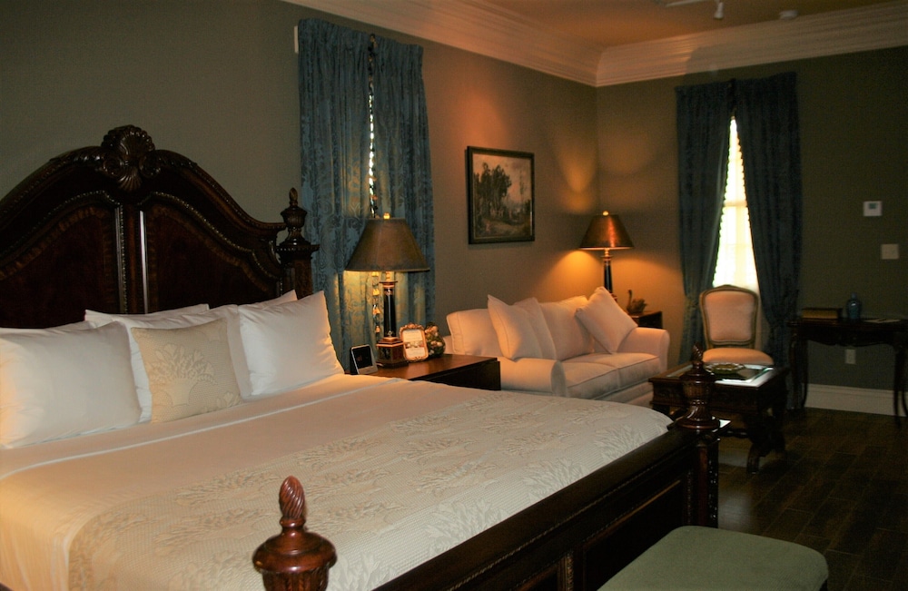 The Inn At Houmas House 9/32