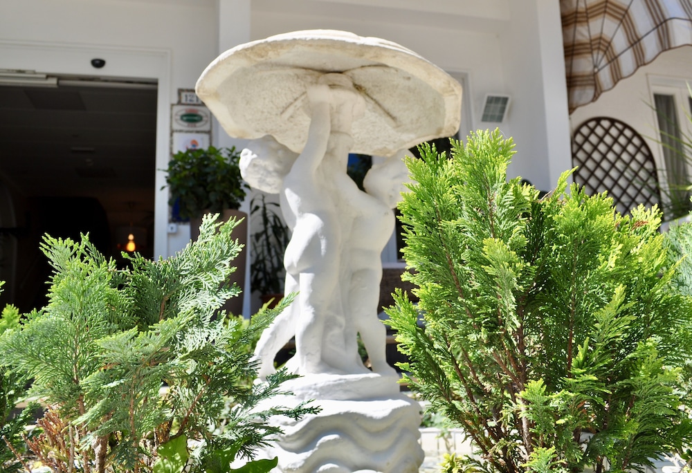 Hotel Corallo Garni 36/45
