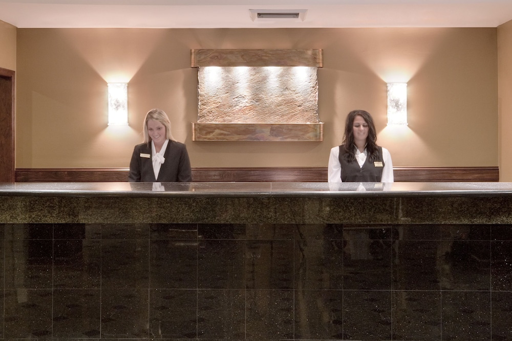Crowne Plaza Cleveland Airport 7/60