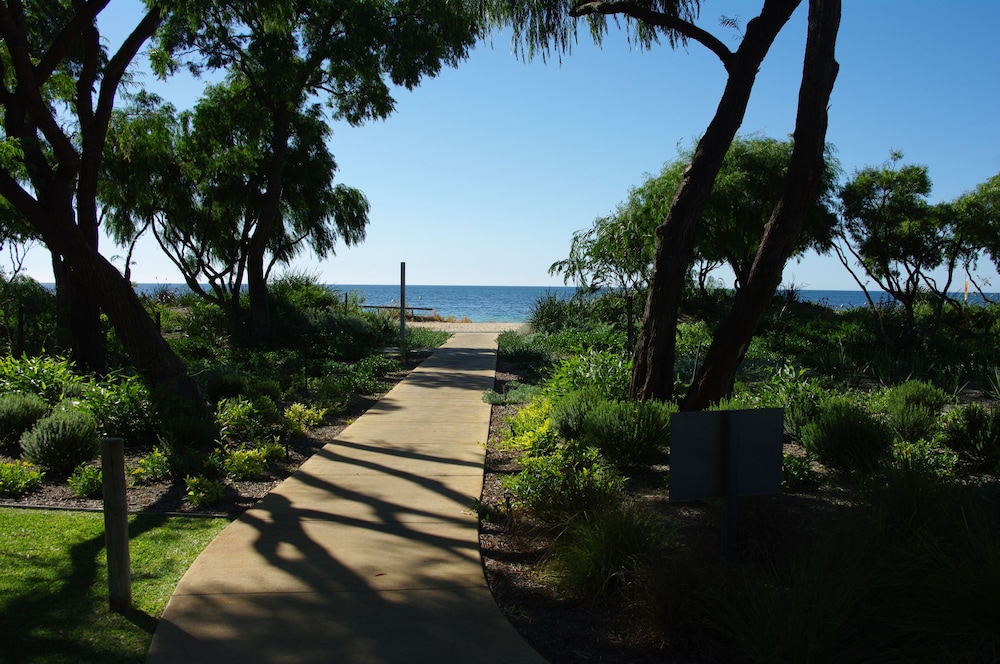 AQUA RESORT BUSSELTON 45/50