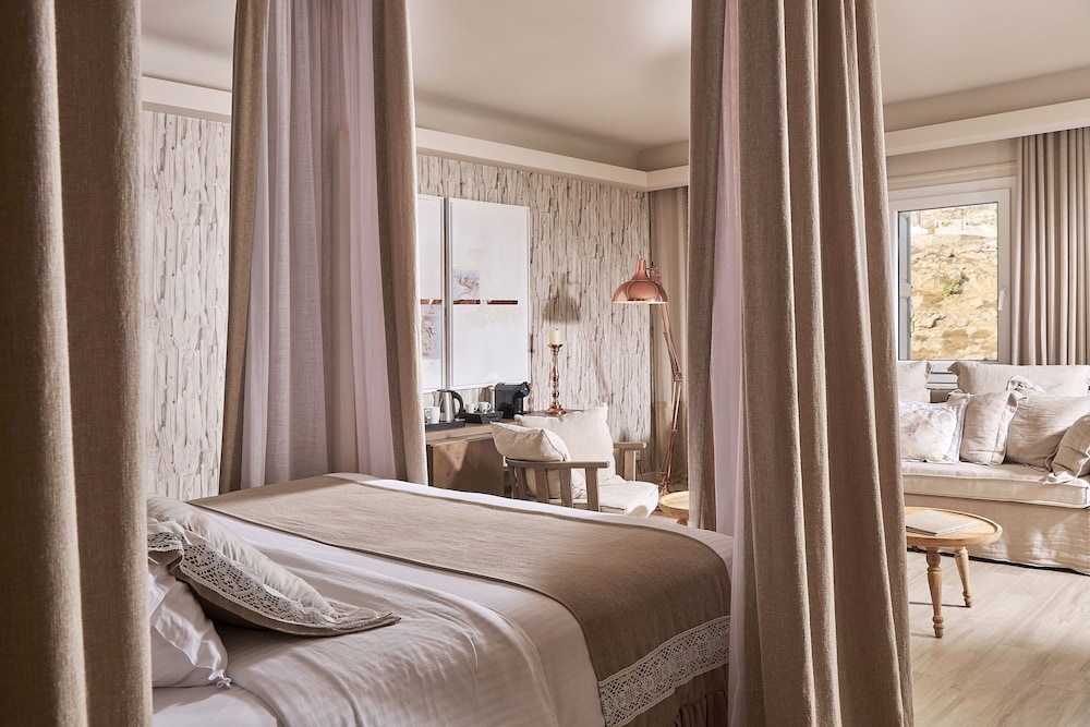 EXECUTIVE, SUITE