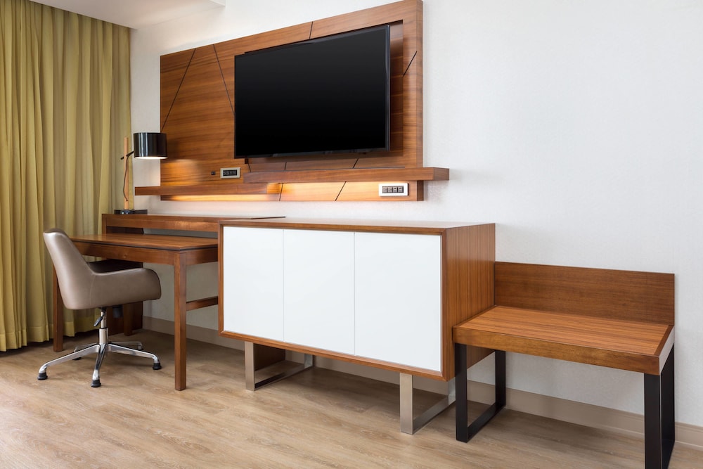 Courtyard by Marriott Santa Monica 56/59