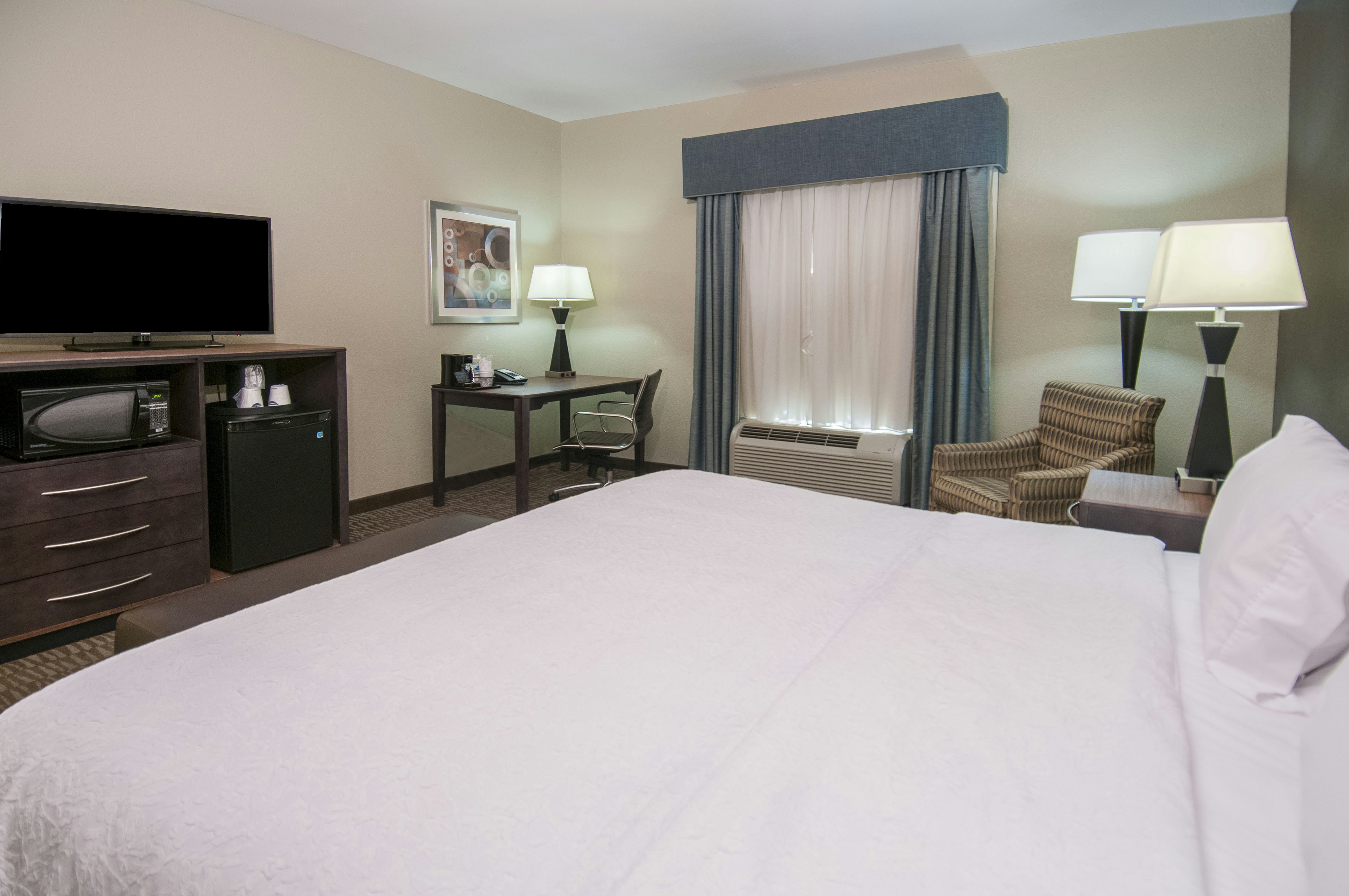 غرفة بسرير كينج مع أريكة، Hampton Inn Hernando Ms 3/10