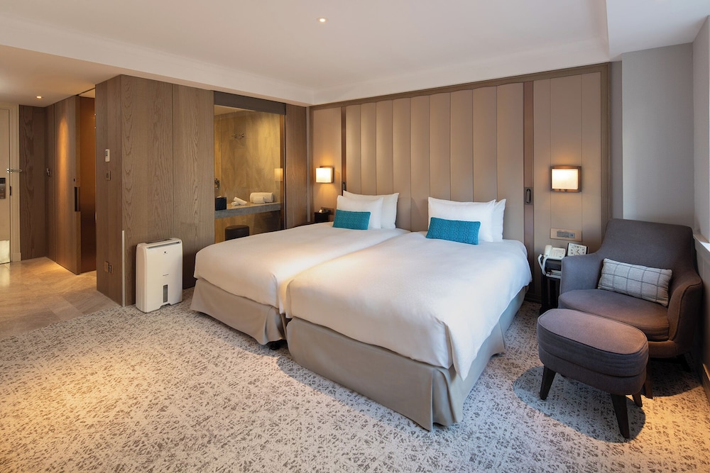 Royal, Vip, Premier, Twin Beds, Living Area