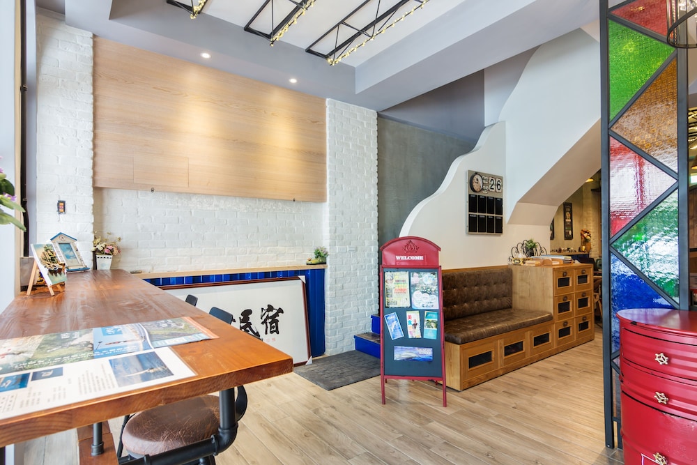J.T World Funtrip B&B 28/44