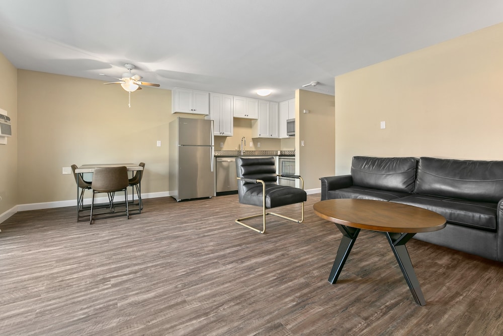 Interurban Suites Hotel, a Dazzler Select by Wyndham 36/69