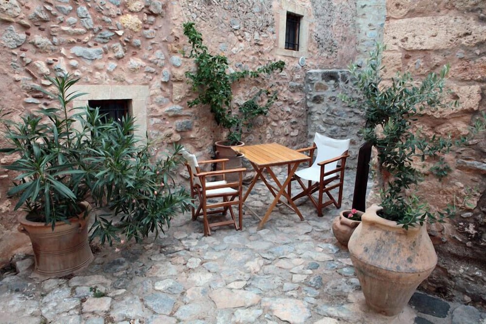Dorovinis Monemvasia Castlehouses 39/45