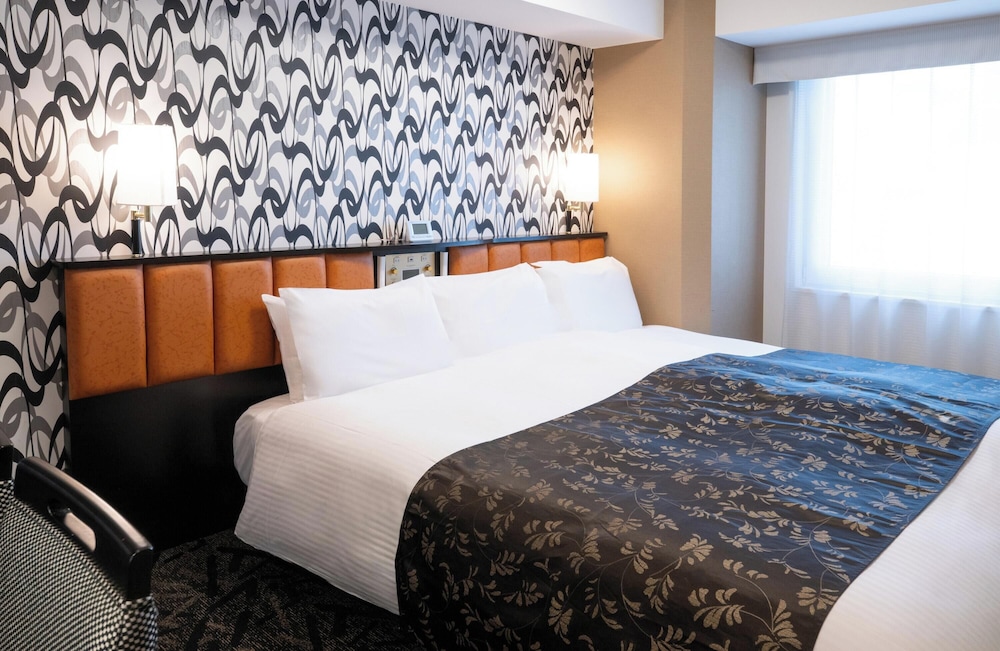 FAMILY, TWIN BEDS, KING BED
