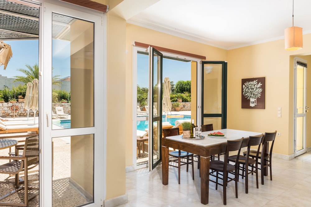 DAPHNIS VILLAS 48/60