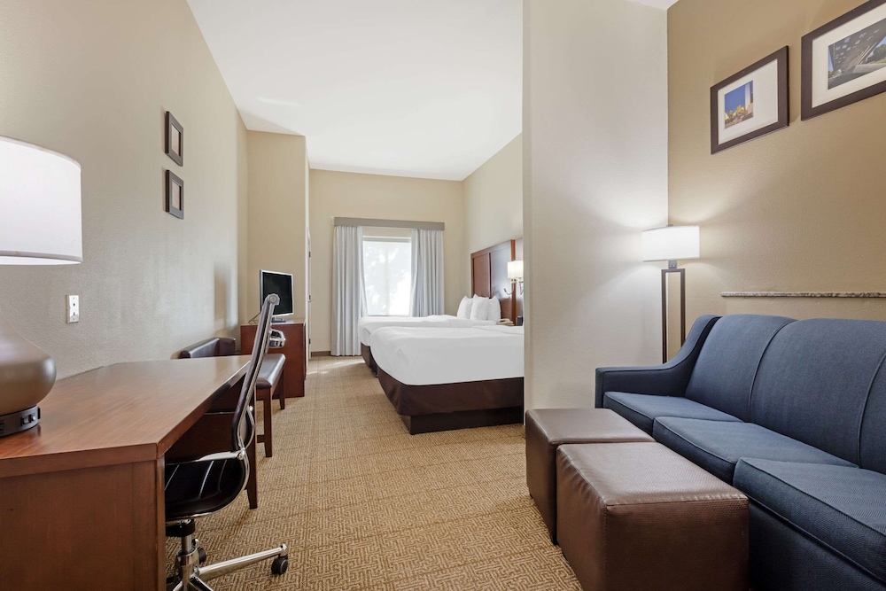 Comfort Suites West Dallas Cockrell Hill 23/35
