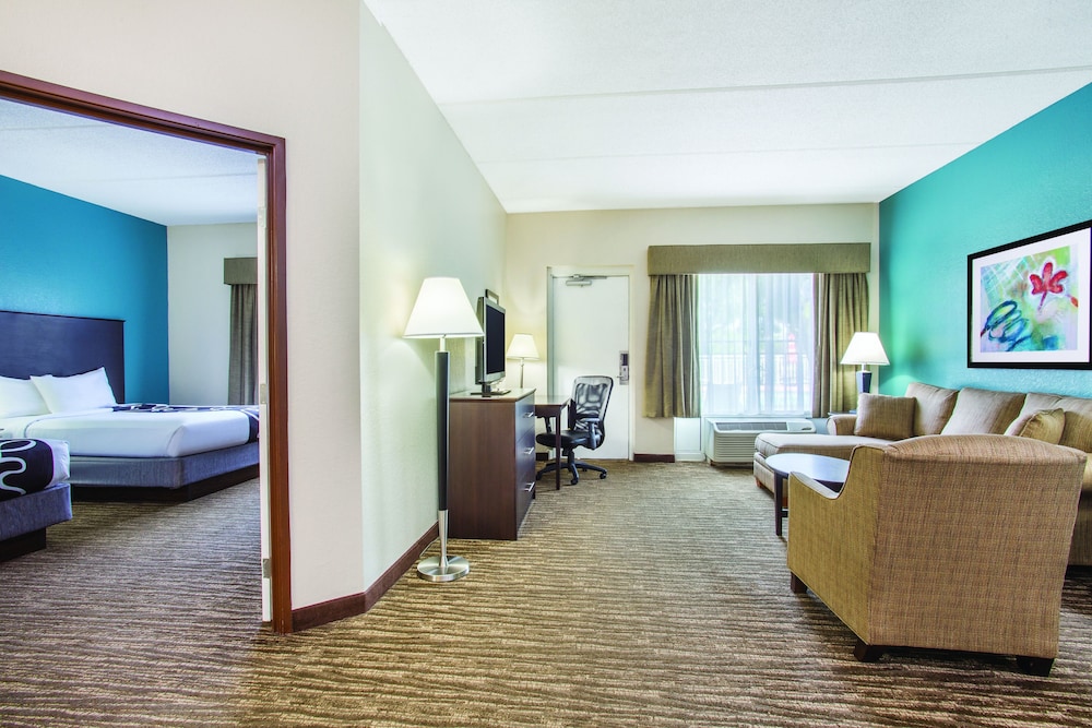 Comfort Inn & Suites Sarasota I75 32/44