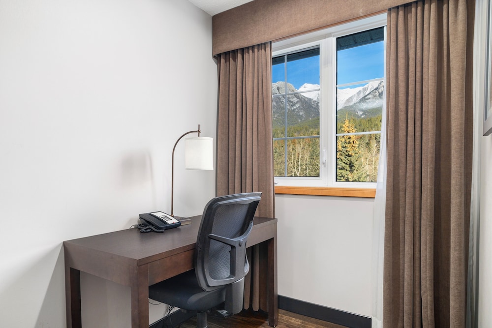 Canmore Pocaterra Inn & Waterslide 71/81