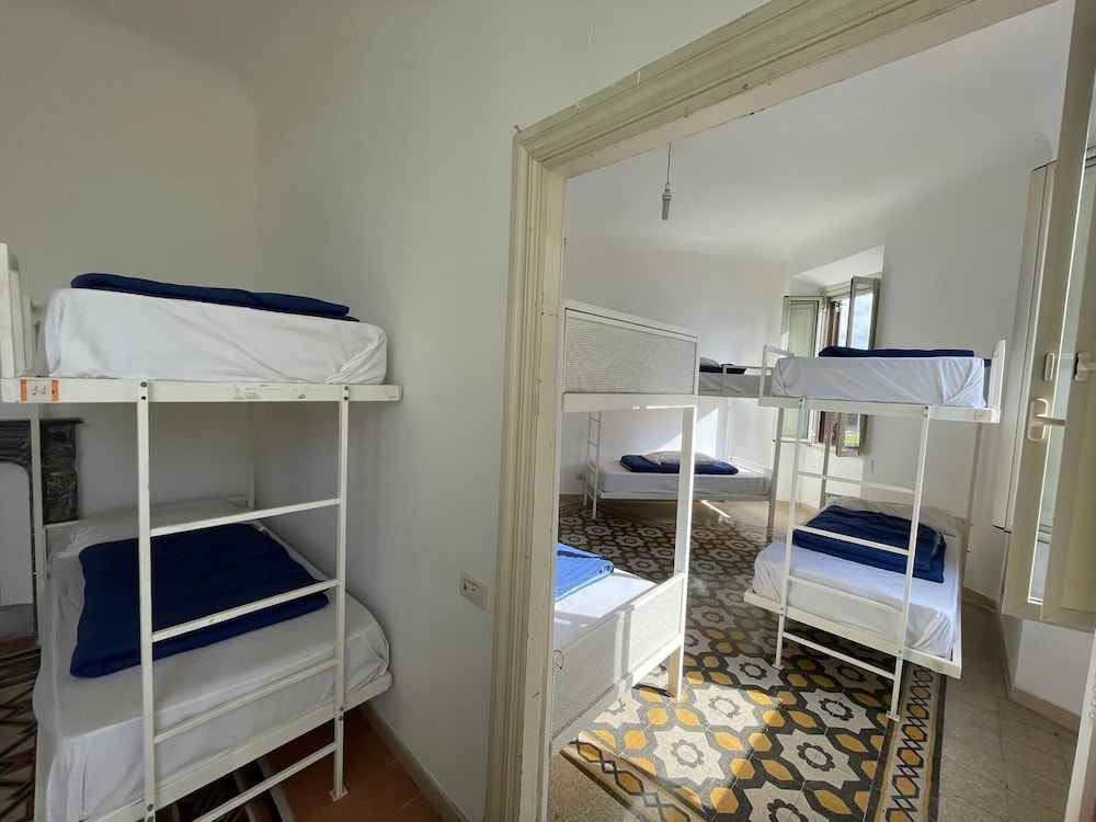 Mixed Dorm, Economy, 4 Bunk Beds