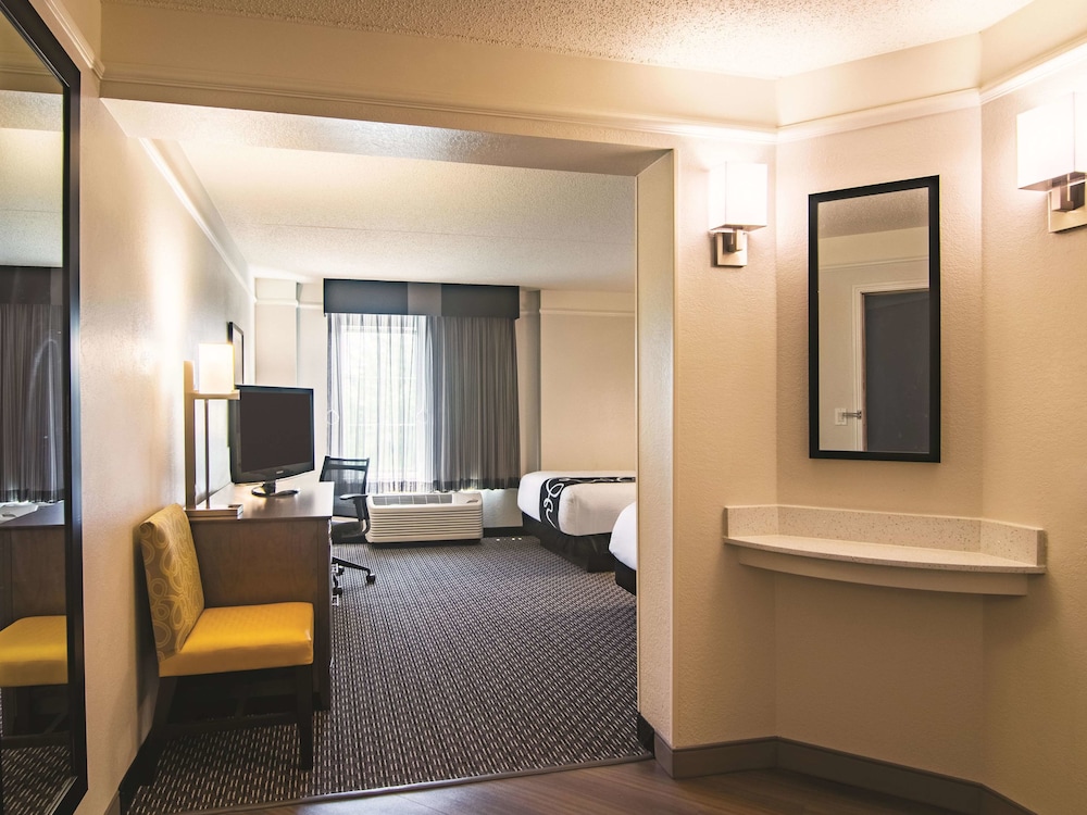 La Quinta Inn And Suites By Wyndham Oklahoma City Norman 40/51